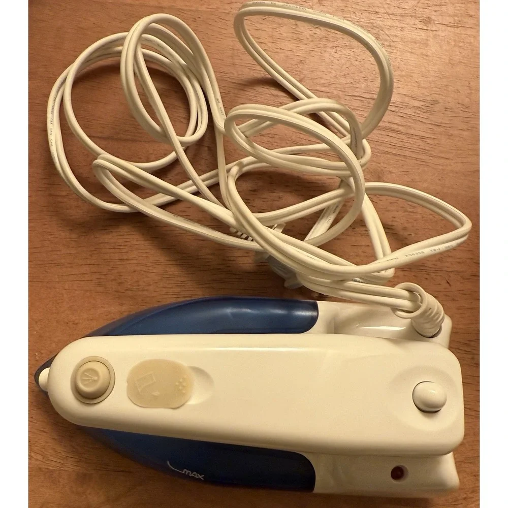 Black & Decker X50 Travel Iron White Blue With Steam, non-stick,‎ 120V/240V EUC